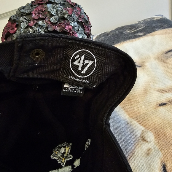 Pittsburg Penguins Hat - Picture 6 of 8